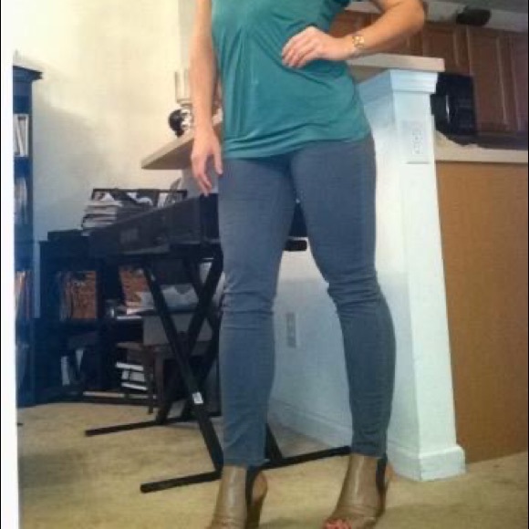 VINCE CAMUTO VADO Tan leather Wedge Sandal - Picture 15 of 15